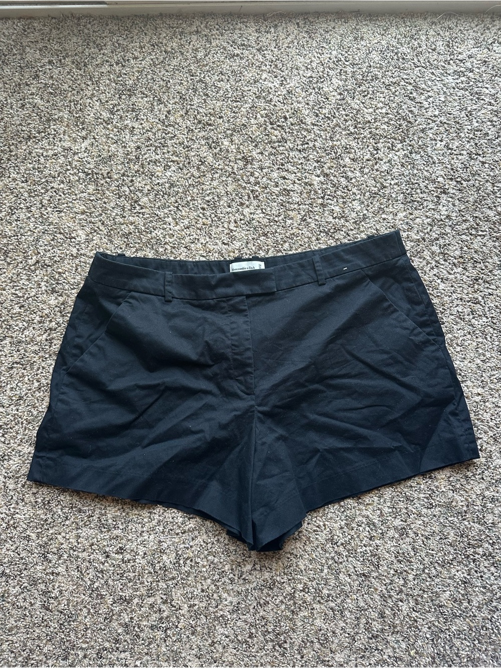 Abercrombie & Fitch Women’s High Rise Tailored Short in black size 34